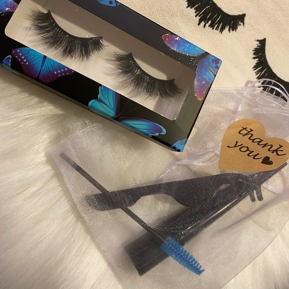 Lashes 🦋 - Picture 4 of 8